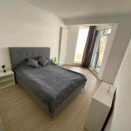 アパート Apartament Papaya ナボダリ